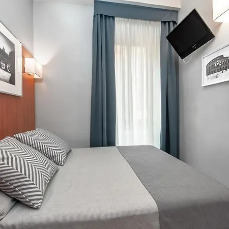 Reyes Hotel *