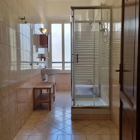 Hotell Reyes *