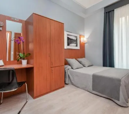 Hotell Reyes *