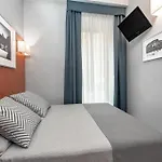Reyes Hotel *